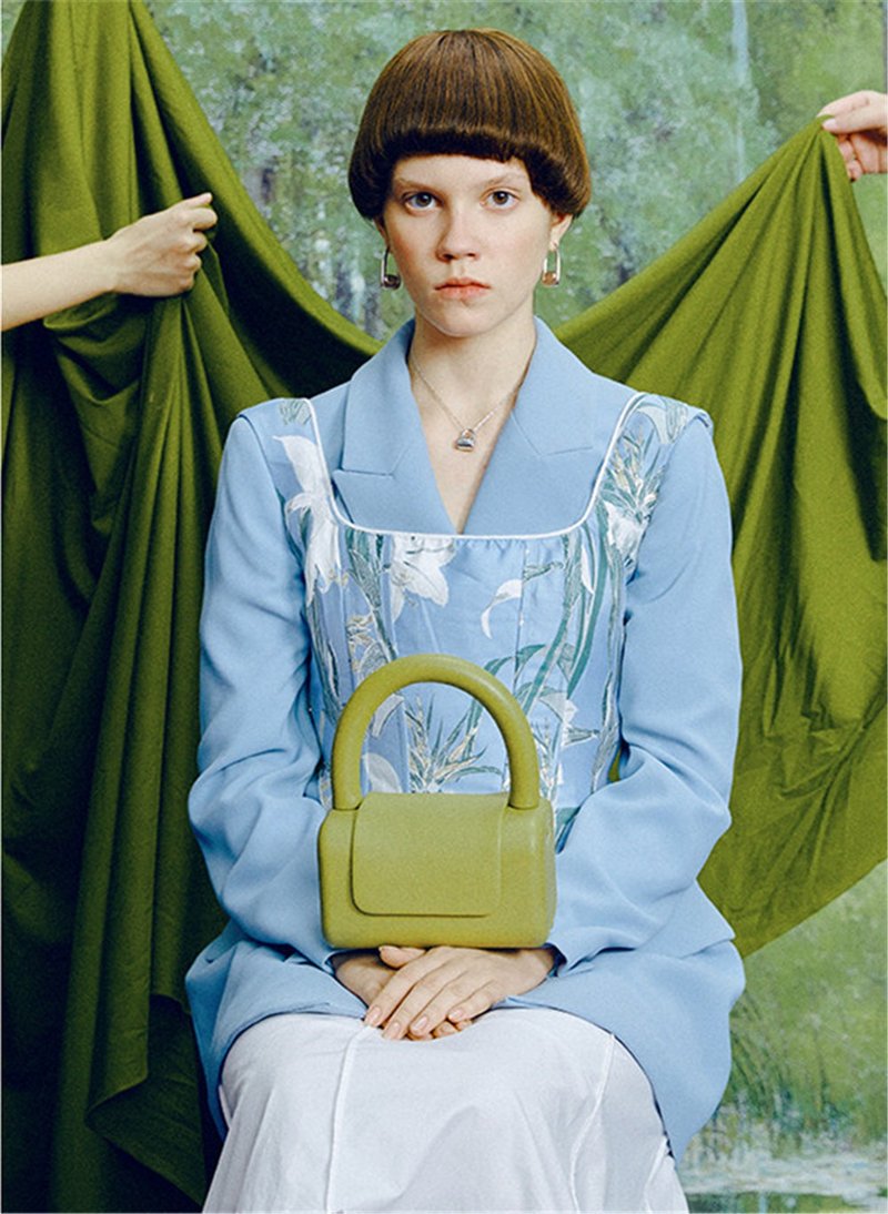 Green classic TOTO show style big brand feeling mini shape small square bag shoulder portable lipstick storage bag - กระเป๋าแมสเซนเจอร์ - หนังแท้ สีเขียว