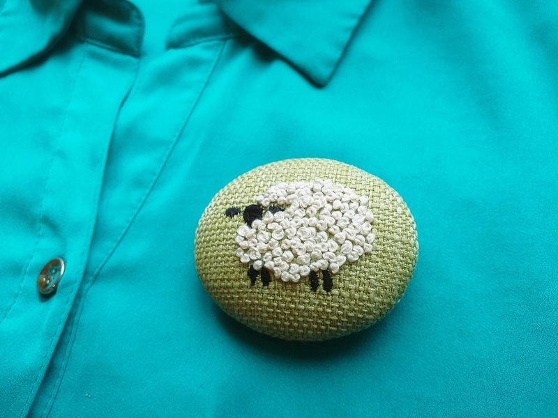 Black face sheep hand-embroidered brooch - เข็มกลัด/พิน - งานปัก หลากหลายสี