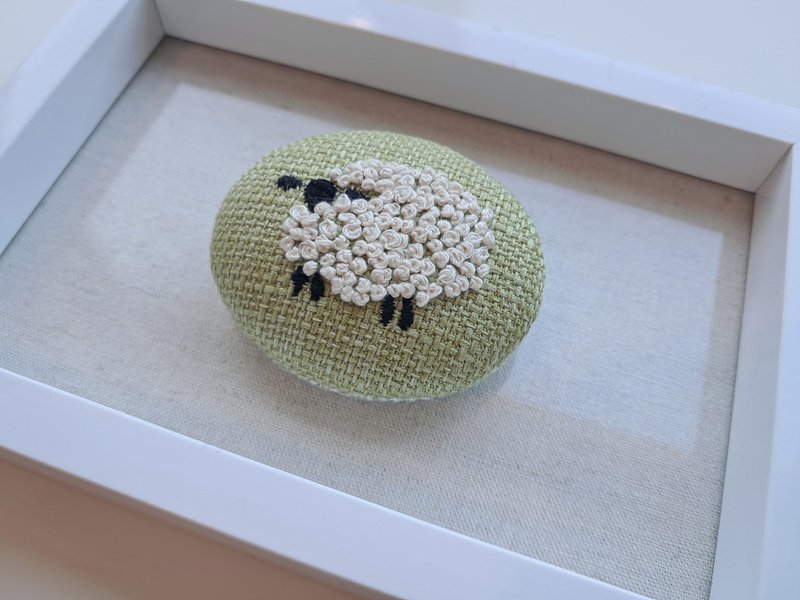 黑臉綿羊手工刺繡別針 - 徽章/別針 - 繡線 多色