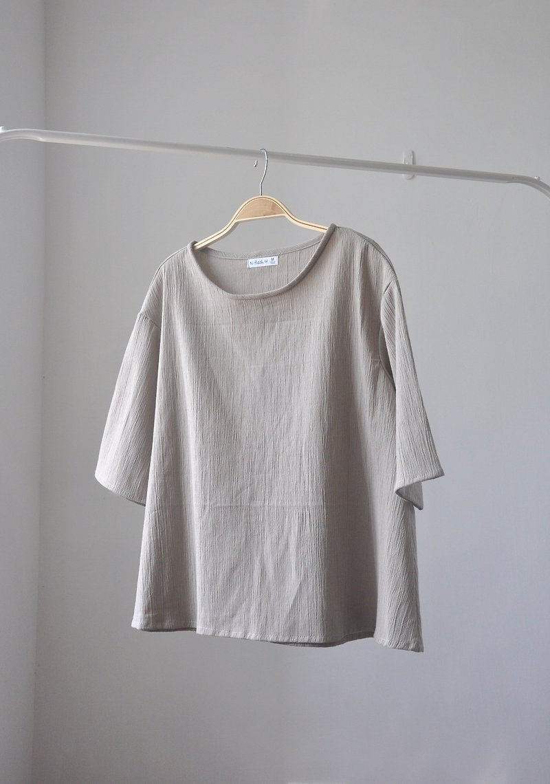 Autumn fifth sleeve shirt - light khaki - เสื้อผู้หญิง - ผ้าฝ้าย/ผ้าลินิน 