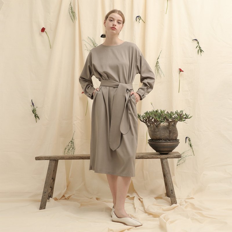 Dustpetal_塵瓣變化綁帶洋裝_23AF102_卡其 - 洋裝/連身裙 - 聚酯纖維 卡其色