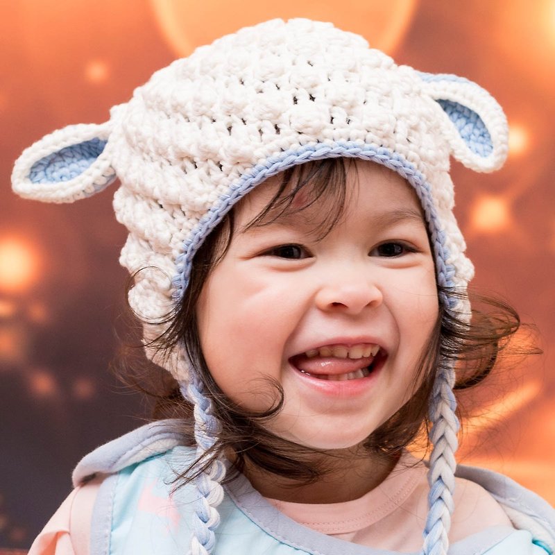 Cutie Bella hand-knitted hat Sheep-White/Blue - หมวกเด็ก - ผ้าฝ้าย/ผ้าลินิน ขาว