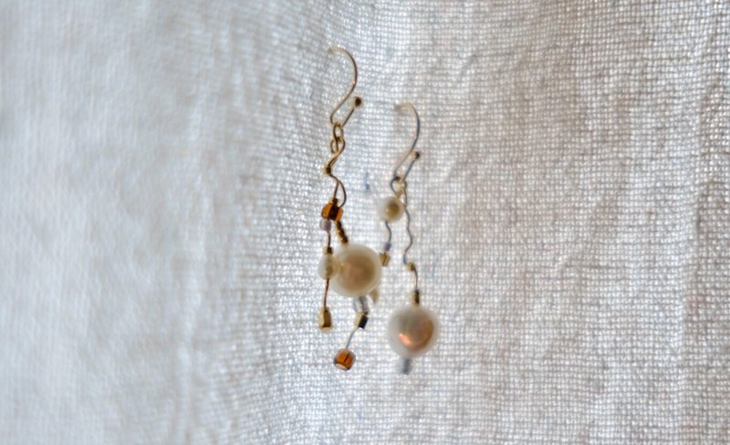 Meteor Gem Pearl Earrings - ต่างหู - โลหะ 