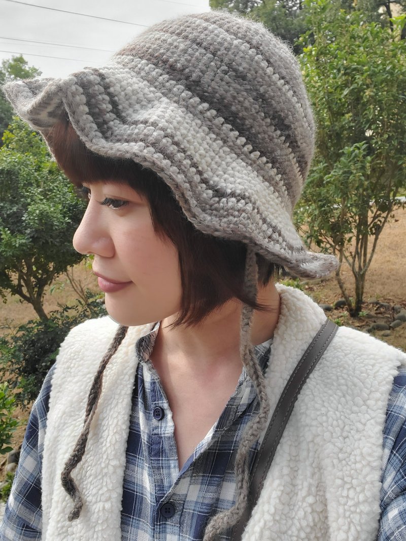 Hand-knitted wool hat/ Silver snow - Hats & Caps - Wool Gray