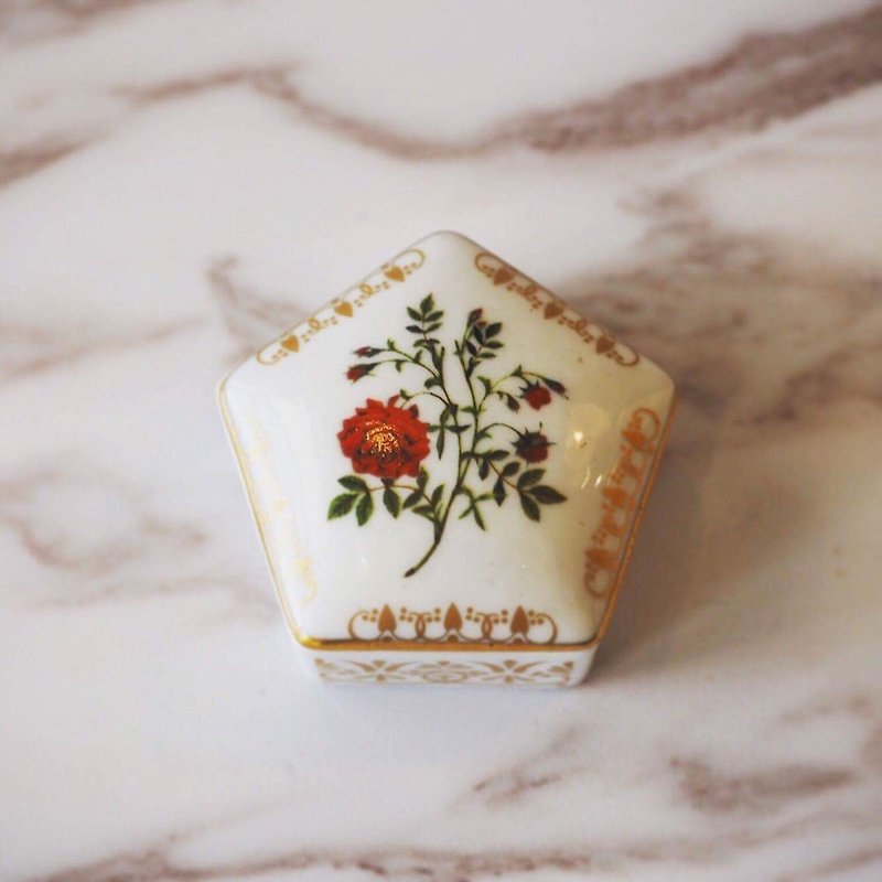 British Garden Flower Antique Jewelry Box / Porcelain Box (H) (JS) - Items for Display - Porcelain Multicolor