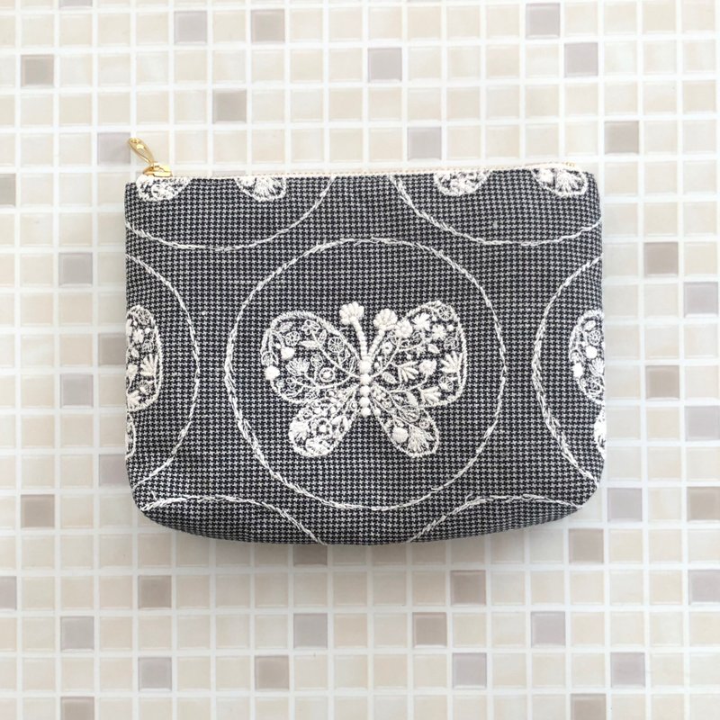 mina perhonen forest wing embroidered pouch butterfly handmade embroidered bag - กระเป๋าเครื่องสำอาง - ผ้าฝ้าย/ผ้าลินิน สีเทา