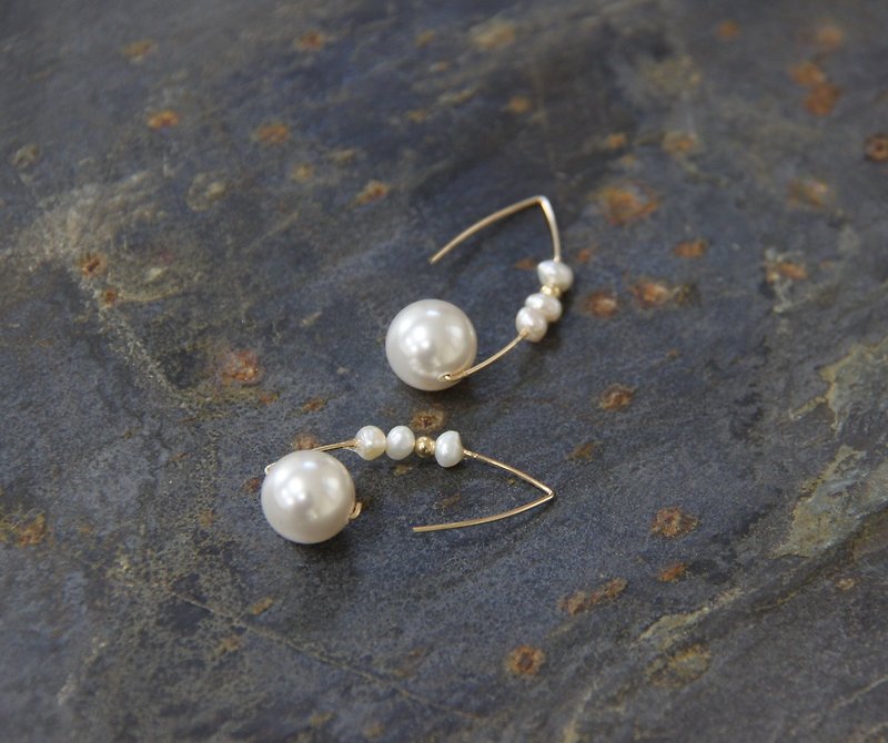 Conventional Swarovski Pearl 14K Gold Earrings / Swarovski pear 14KGF earring - Earrings & Clip-ons - Gemstone White