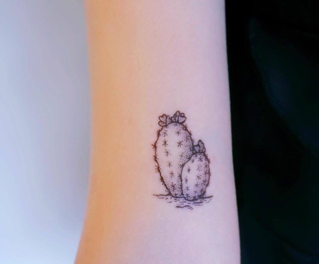 Tattoo cactus  Succulent tattoo, Cactus tattoo, Cactus tattoo small