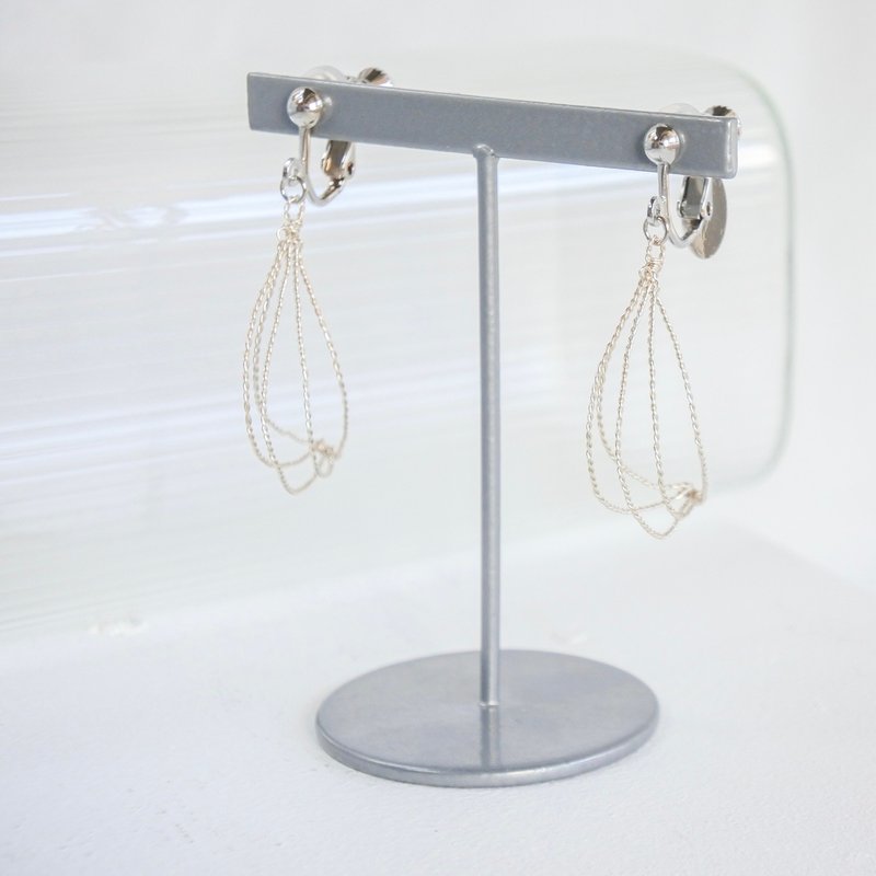 Asanagi (Small) - Silver wire accessory - 耳環/耳夾/耳骨夾 - 其他金屬 銀色