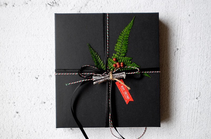 Plus gift box _ Christmas large gift box (do not buy gift box separately) - ผ้ากันเปื้อน - กระดาษ สีดำ
