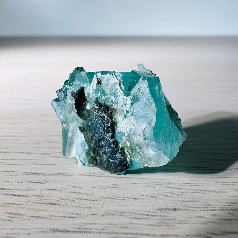 Xianghualing Stone No. 96 contains cypress base raw stone ore crystal ore standard crystal ore crystal cluster Gemstone collection - ของวางตกแต่ง - วัสดุอื่นๆ สีเขียว