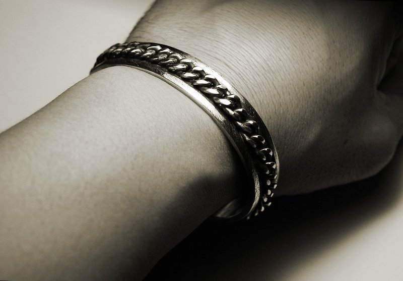 Wide inner concave braided rope bracelet - สร้อยข้อมือ - โลหะ สีเงิน