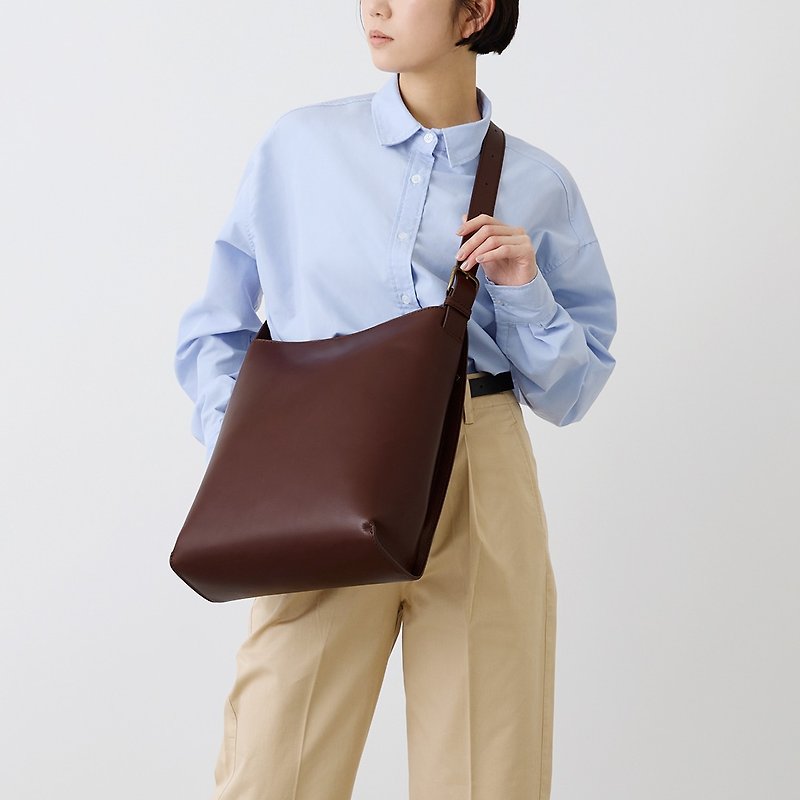Bright shoulder bag-glossy Brown - Messenger Bags & Sling Bags - Genuine Leather Brown