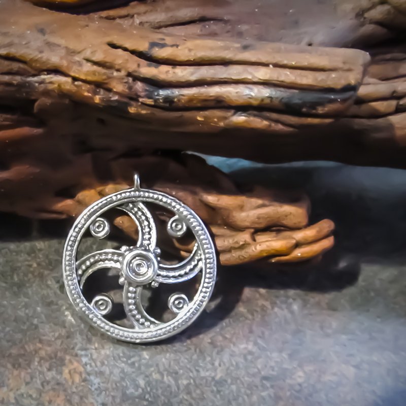 Sun symbol silver necklace pendant,handmade silver jewellery,ukrainian sun symbo - 吊飾/掛飾 - 純銀 銀色