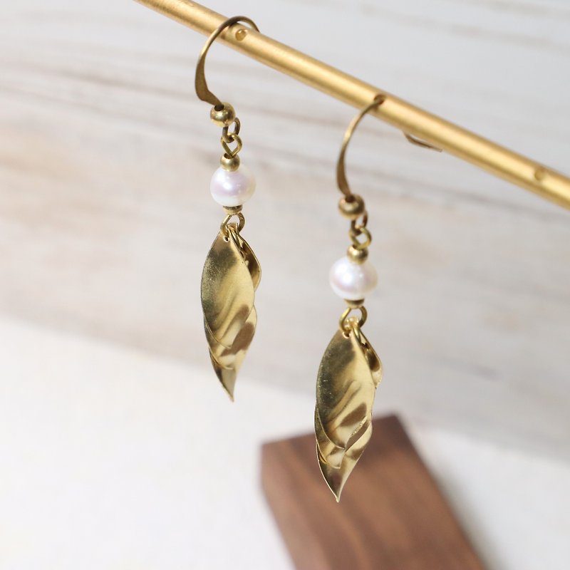 Rotary Bronze earrings natural pearl clip-on brass can change Tanabata gift customized - ต่างหู - ทองแดงทองเหลือง ขาว