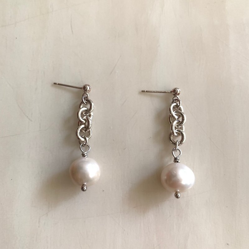 / The Pearl Sisters/ Natural Pearl Circle Chain Long Earrings - ต่างหู - เงินแท้ สีเงิน