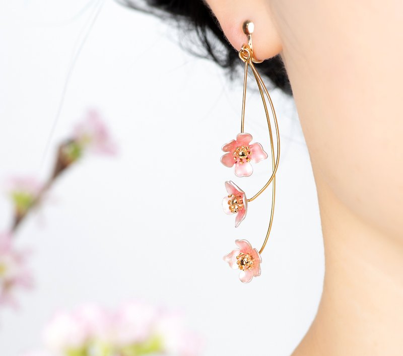 K14gf Swaying cherry flower lover large earrings (Clip-On can be changed)