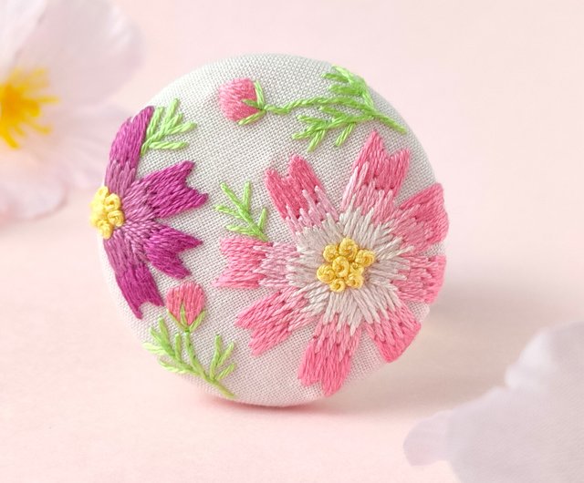 刺繍ブローチ ハンドメイド くるみボタン 花 秋 冬 剥き