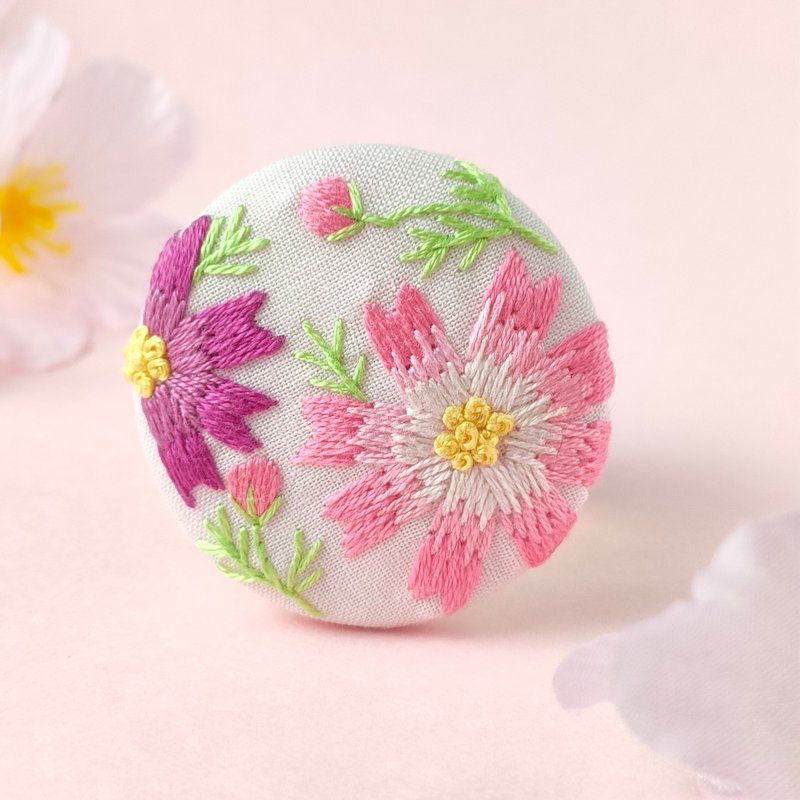 秋の花コスモス刺繍ブローチor刺繍ヘアゴム - 胸針 - 棉．麻 粉紅色