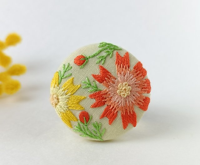 【専用】ハンドメイド　刺繍ブローチ　ヘアゴム ピンクコスモスの刺繍ブローチor刺繍ヘアゴム 秋 ブローチ かな