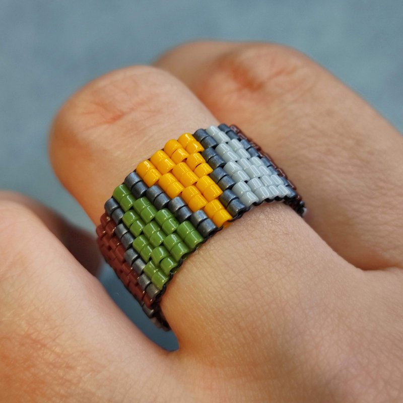 Geometric design bead ring Beautiful colored handmade jewelry Wide flexible ring - 戒指 - 玻璃 黃色