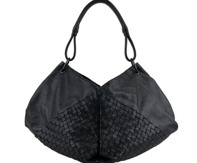 【関税＆送料込み】Bottega Veneta Handbag Bottega Veneta Loop Baguette Bag in Black & Gold | FWRD