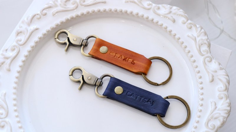 Long leather key ring with hook/custom gift/free lettering - ที่ห้อยกุญแจ - หนังแท้ สีนำ้ตาล