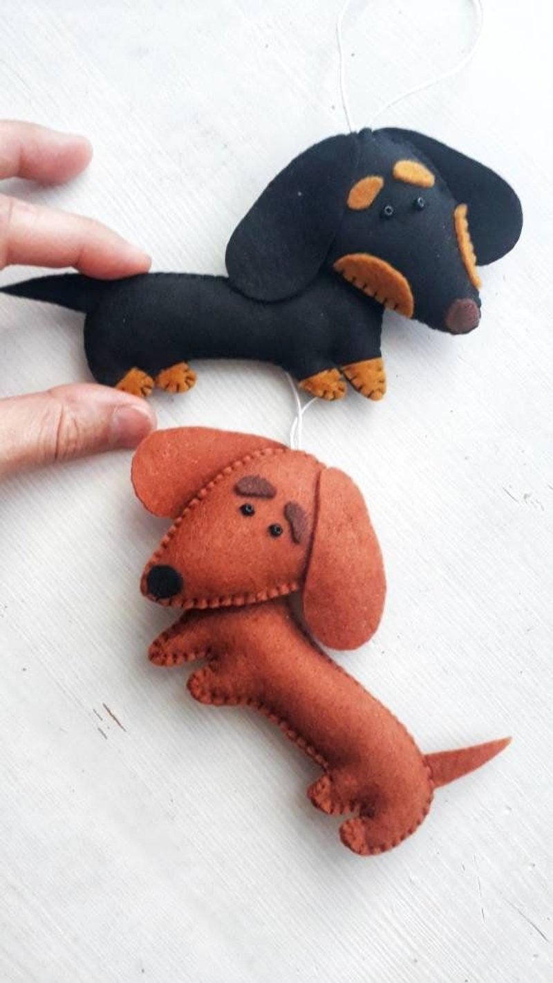 Felt dachshund dog plush ornament - 公仔/玩偶 - 聚酯纖維 