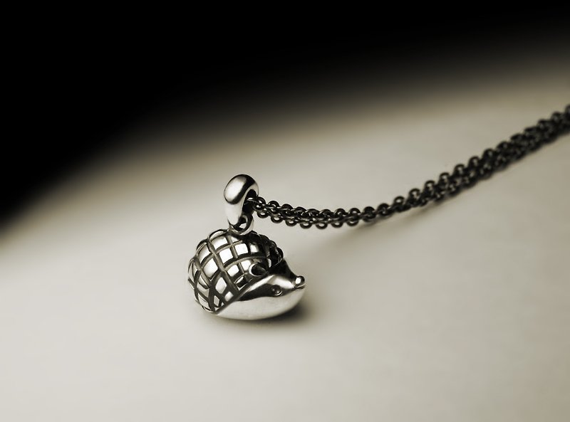 Pineapple hedgehog Silver necklace - สร้อยคอ - โลหะ สีเงิน