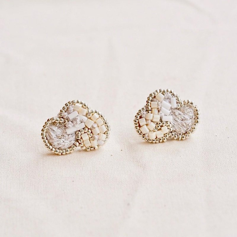 Cloud shaped earrings d - Earrings & Clip-ons - Other Materials White