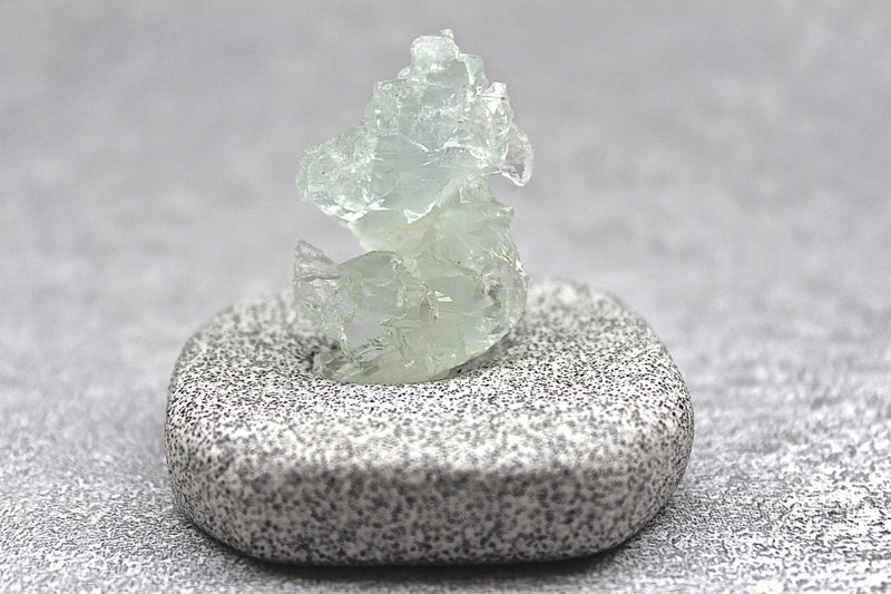 石栽 SHIZA 冰糖結晶海水藍寶石-含底座 - 擺飾/家飾品 - 寶石 藍色