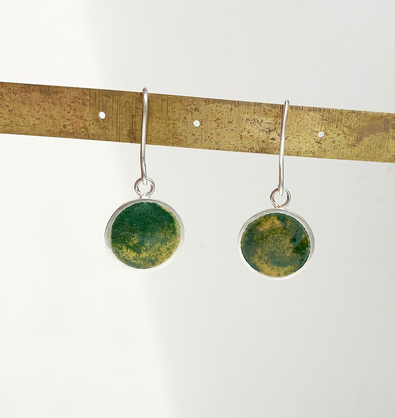 Pair of sterling silver round planet enamel earrings - ต่างหู - วัตถุเคลือบ สีเขียว