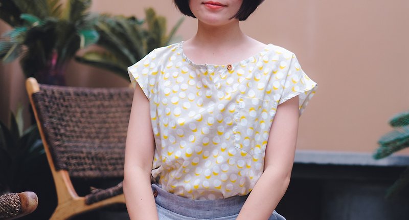 Midori 黃點點棉質寬領蓋肩袖襯衫 - 女裝 上衣 - 棉．麻 黃色