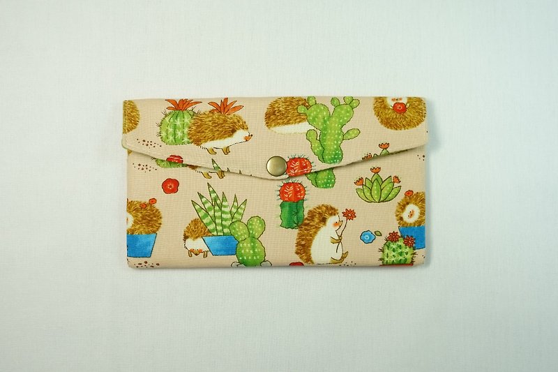 Play cloth hand-made. Hedgehog (powder) red book bags pouch - กระเป๋าสตางค์ - ผ้าฝ้าย/ผ้าลินิน สีส้ม