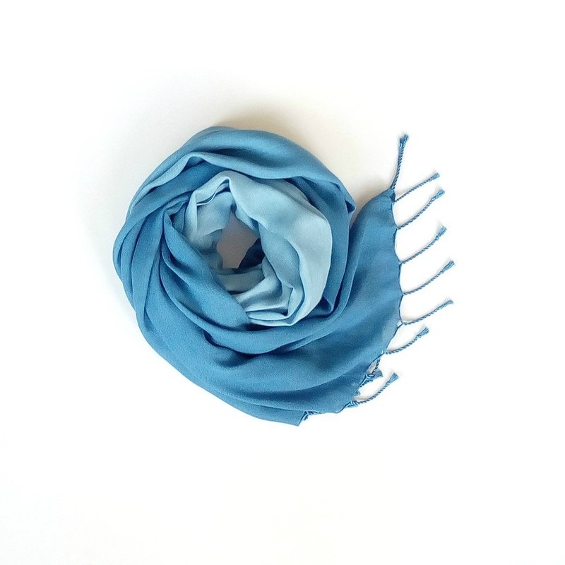 Mother's Day gift box handmade blue dyed gradient silk scarf natural blue dyed plant dyed original scarf silk scarf - ผ้าพันคอ - ผ้าไหม สีน้ำเงิน