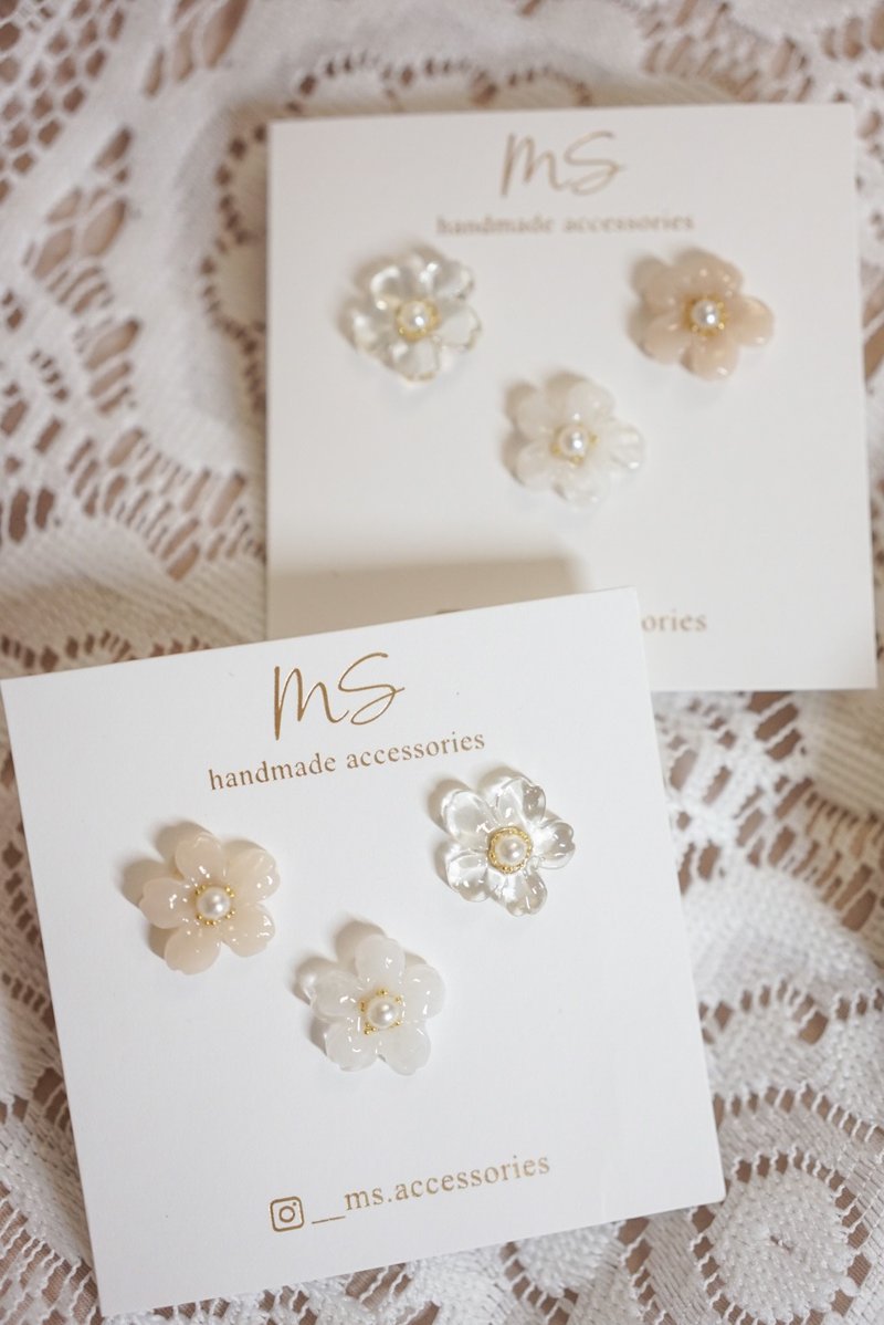 Mix & match flower earrings - ต่างหู - เรซิน สีกากี