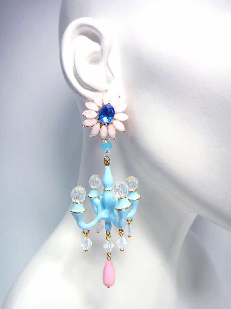 TIMBEE LO giant crystal chandelier earrings large luxury models with evening dress wedding dress - ต่างหู - กระดาษ สีน้ำเงิน