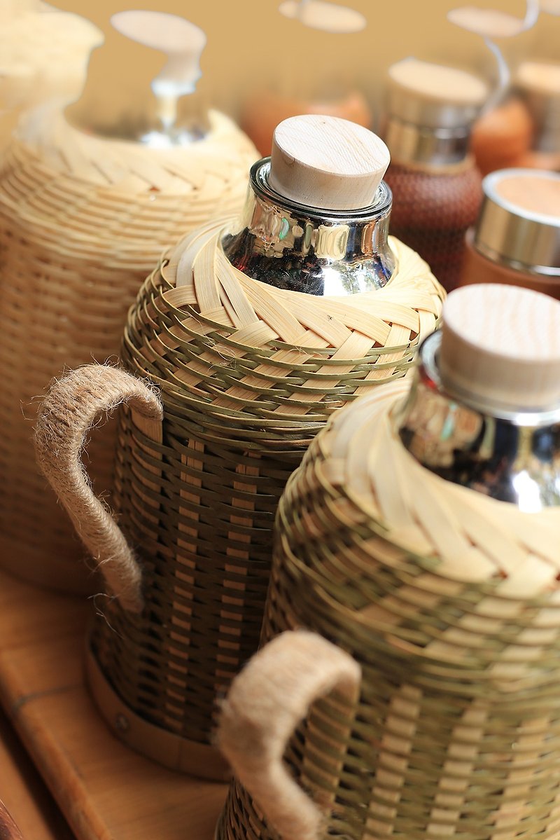 Bamboo Weaving Series | Boiled Water Bottles | Old-fashioned Insulation White Gallbladder | - กระติกน้ำ - ไม้ไผ่ 