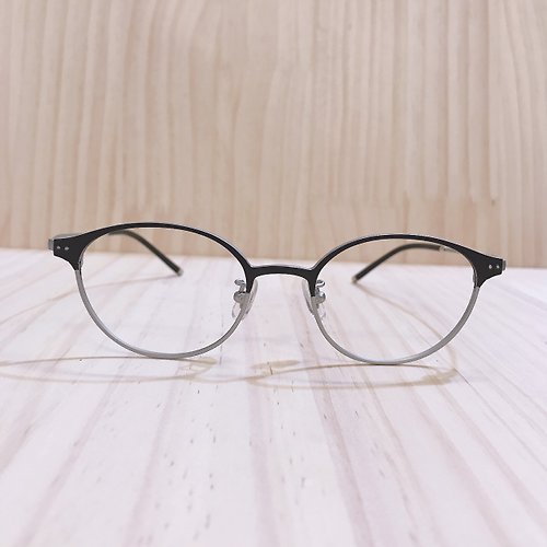 EGlasses。眼鏡物語 站內最高等級UV420濾藍光0度眼鏡│黑銀雙色小拉圓彈性鈦合金框