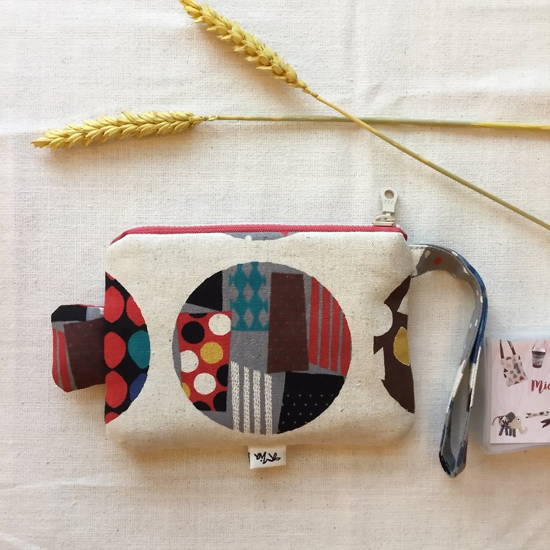round. Dance music. Fish with caudal fins - hand purse / cosmetic bag / sundries bag - light and practical - Coin Purses - Cotton & Hemp 