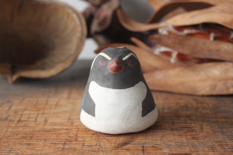 Flower vase of Rockhopper penguin - เซรามิก - ดินเผา สีดำ