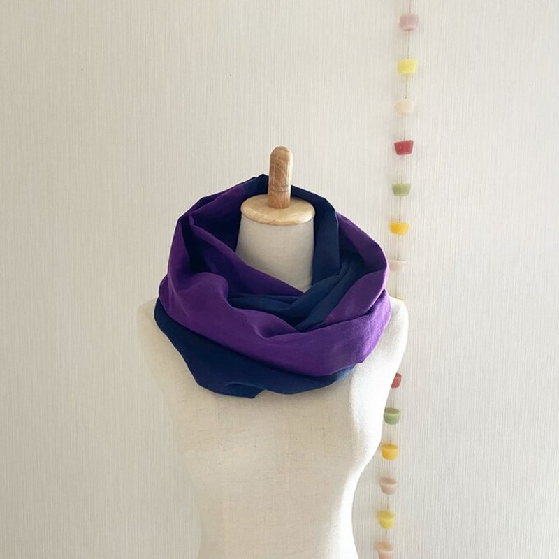 Made in Japan The soft and dreamy long snood of high-quality double gauze Stall Bicolor Navy Blue Purple - Knit Scarves & Wraps - Cotton & Hemp Purple