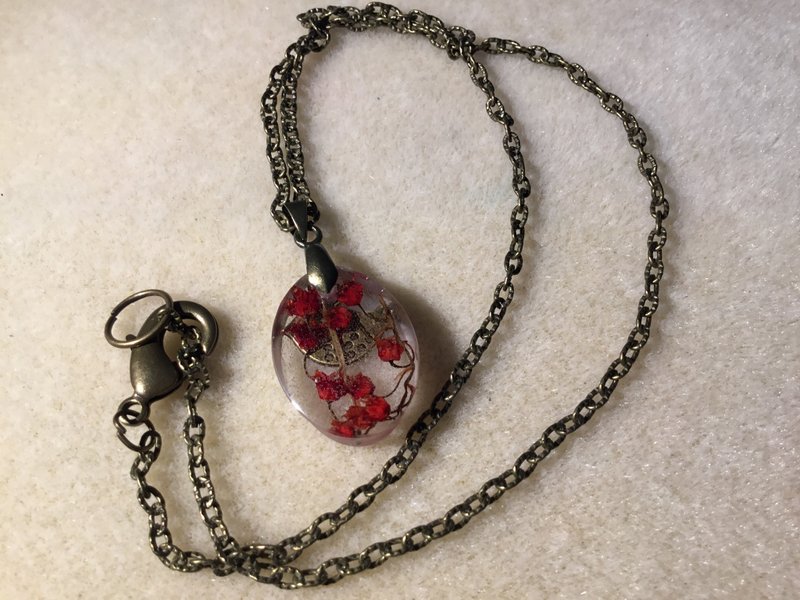 Lillies of the valley pendant necklace - 項鍊 - 樹脂 紅色