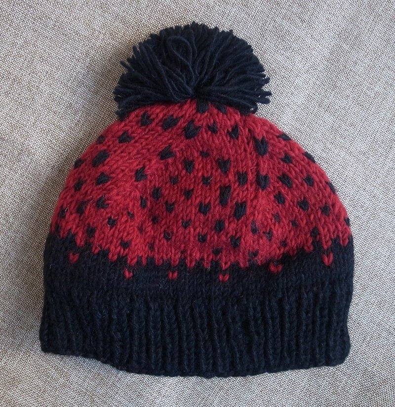 【Grooving the beats】Handmade Hand Knit Wool Beanie Hat with Pompom, Adult Fair Isle Polka Hearts, Pom Pom Hat（Red+Black） - หมวก - ขนแกะ สีแดง