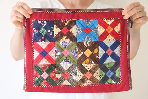 BeePatchwork Quilted case for Notebook made in patchwork style.