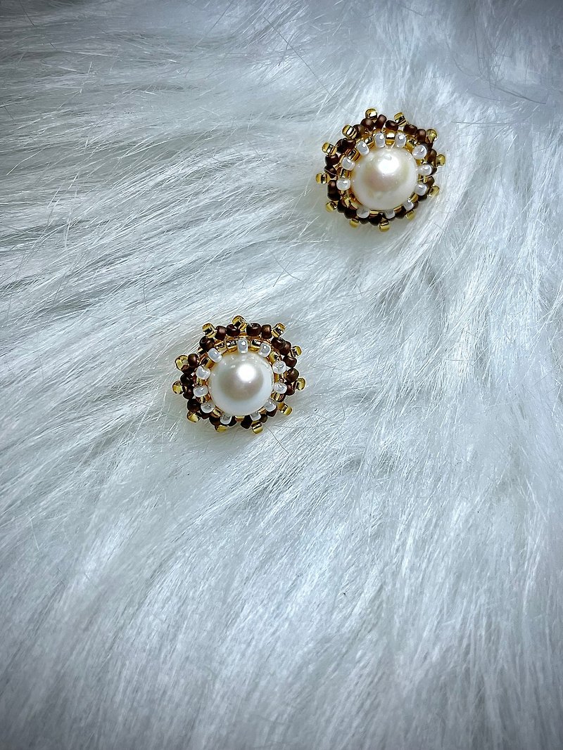 Meppy single beautiful pearl earrings - ต่างหู - ไข่มุก ขาว