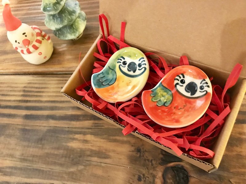 聖誕禮物首選 鸚鵡手捏筷架豆皿小碟 一組兩件 - 筷子/筷架 - 瓷 多色
