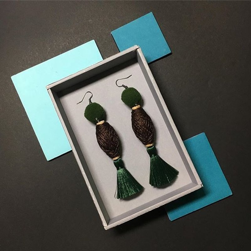 earrings : cotton tube green + brown - 耳環/耳夾/耳骨夾 - 其他材質 咖啡色