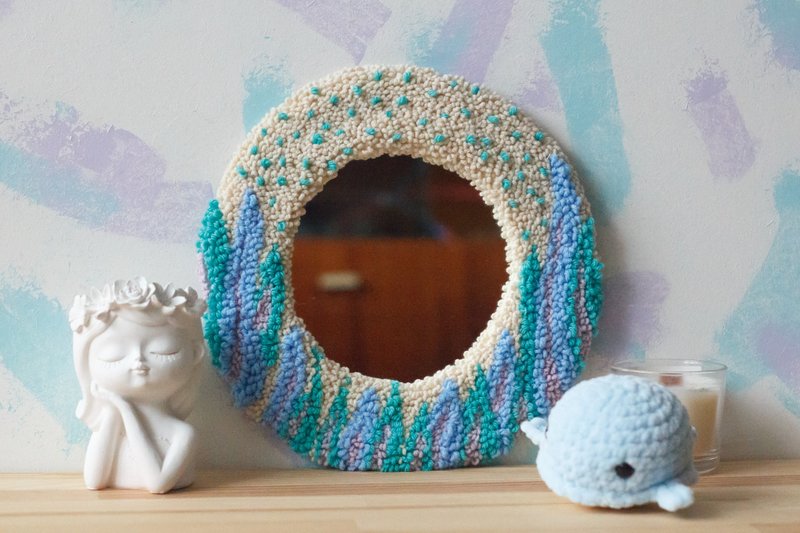 Handmade wall mirror, punch needle green blue nursery decor - ตกแต่งผนัง - ผ้าฝ้าย/ผ้าลินิน สีเขียว