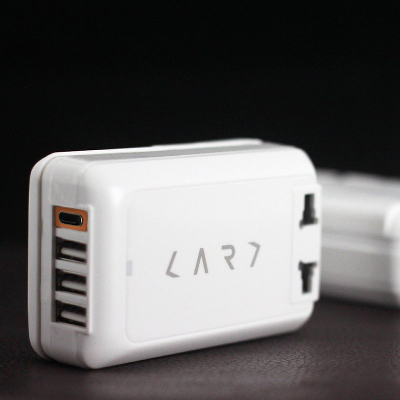 【CARD】The first USB Type-C multi-port charging solution for overseas travel (white) - Other - Plastic White